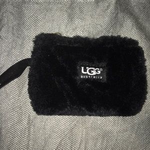 Ugg fuzzy wallet